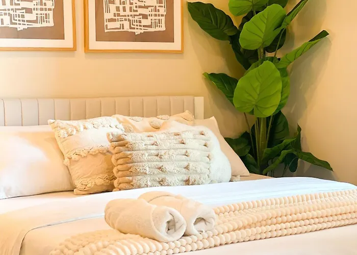Holiday home Prime 1br In The Heart Of Bgc #upt12j Manila